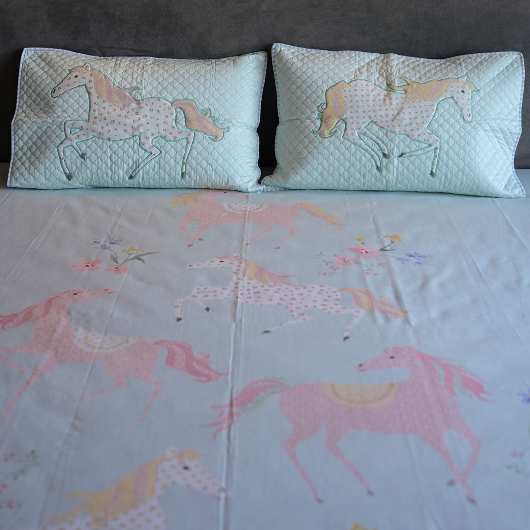 Unicorn Dreams - Beige Unicorns
